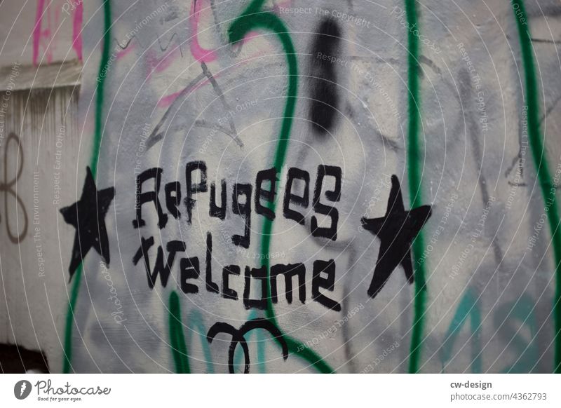Refugees Welcome - gezeichnet & gemalt refugee refugees refugees welcome Willkommen willkommenskultur willkommenskulur willkommen heißen Schriftzeichen Farbfoto