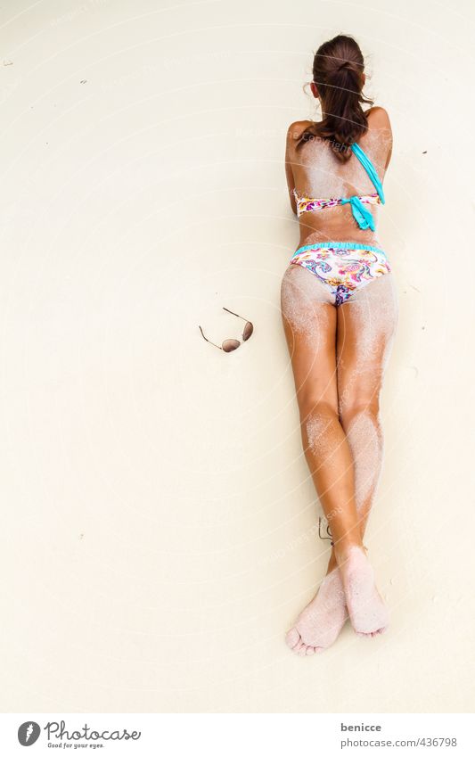 Summer on beach 1 Frau Mensch liegen Strand Vogelperspektive Bikini Ferien & Urlaub & Reisen Thailand Sandstrand Europäer weiß dünn Sommer Erotik Sonnenbrille