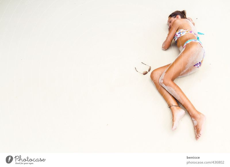 Summer on beach 4 Frau Mensch liegen Strand Vogelperspektive Bikini Ferien & Urlaub & Reisen Thailand Sandstrand Europäer weiß dünn Sommer Erotik Sonnenbrille