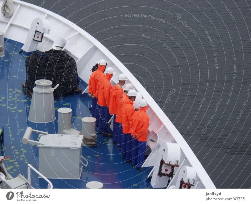 Abschied See Wasserfahrzeug Schifffahrt Meer Menschengruppe Seemann Vogelperspektive Graffiti Farbe
