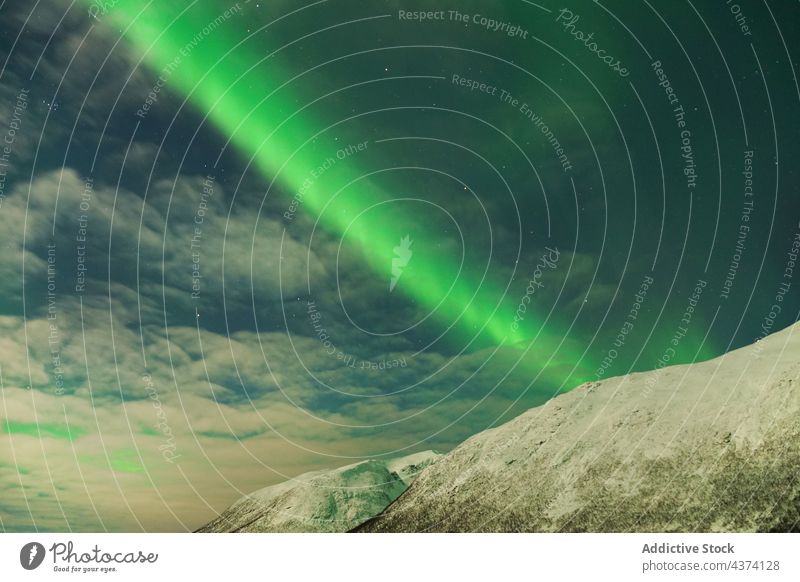 Spektakuläre Nordlichter in Tromso Aurora Kattfjorden Insel Kvalya Region Norwegen Winter borealis Landschaft Island Norden Raum Himmel nördlich Astronomie