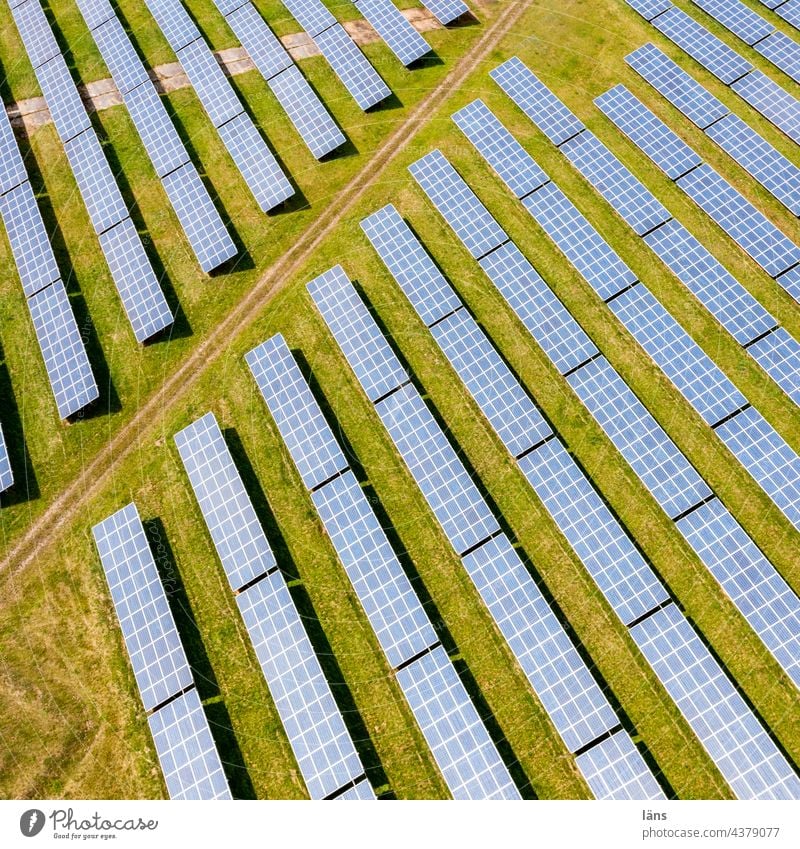 Solarpark Sonnenenergie Erneuerbare Energie Solarenergie Photovoltaik Energiewirtschaft Photovoltaikanlage Solarzellen Energiegewinnung Klimaschutz