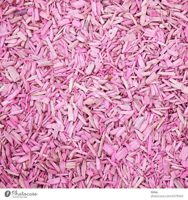 Da haben wir den Salat | Kunstsalat holzspäne mulch rindenmulch rosa bodenbedeckung vogelperspektive viele oberfläche muster struktur kleinteile piksen
