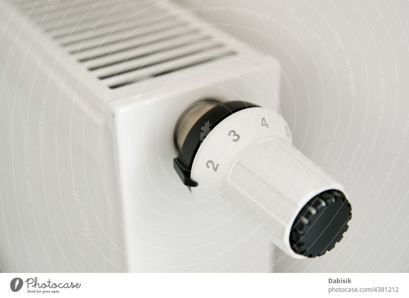 Heizkörperdrehknopf zur Temperatureinstellung Thermostat erwärmen Knauf Ventil heimwärts Haus zentral kalt warm Energie Wand heiß Innenbereich reduzieren
