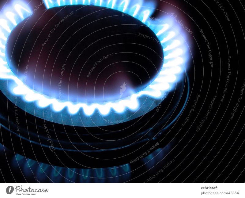 gasflamme1 Gasherd heiß brennen Erdgas schwarz Küche Flamme blau