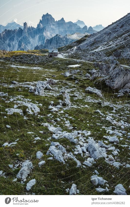 Rifugio Lavaredo und di Cadini Berge im Hintergrund, Sextner Dolomiten, Trentino, Südtirol, Südtirol, Italien auronzo Süden cadini lavaredo sesto Cadore