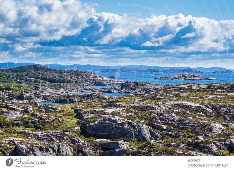 Landschaft auf der Halbinsel Lindesnes in Norwegen Küste Nordsee Skagerrak Schären Schärengarten Felsen Sommer Natur Südnorwegen Agder Aussicht Himmel Wolken