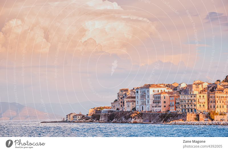 Korfu-Stadt bei Sonnenuntergang, Griechenland Landschaft reisen Insel Korfu Küste