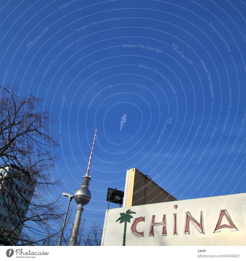 Schilder | China Berlin Fastfood Asiatische Küche Imbiss Essen Himmel Schönes Wetter Hauptstadt Turm Ruine Wahrzeichen Fernsehturm Zeichen