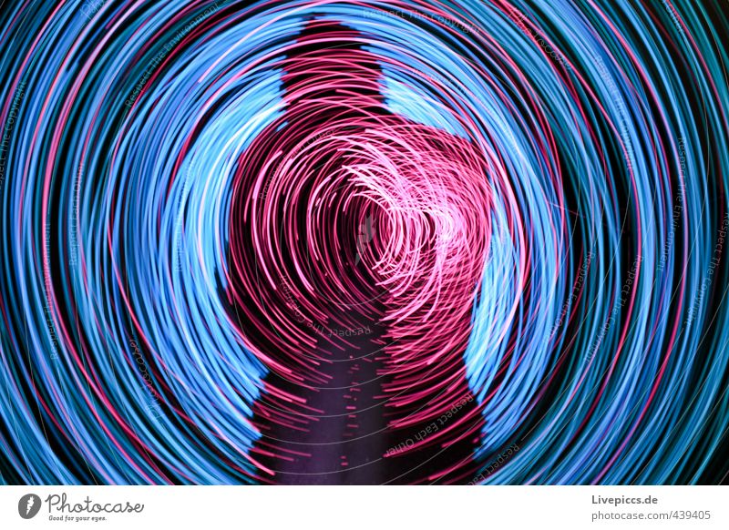 shadow rodden Mensch maskulin Mann Erwachsene 1 30-45 Jahre Kunst Maler Bewegung drehen leuchten hell retro rund trashig wild blau rosa schwarz Lichtspiel
