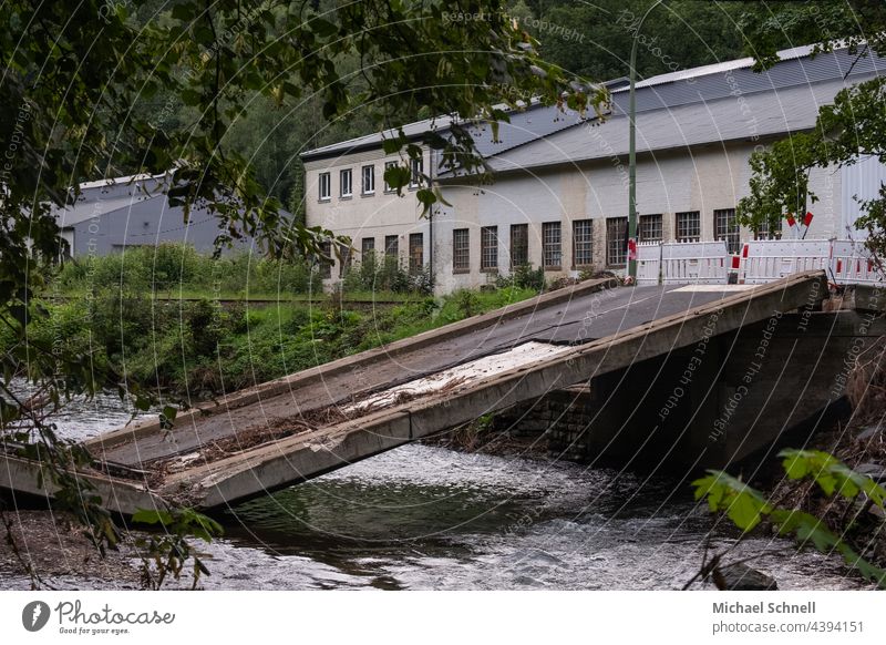 Durch Flutkatastrophe (Juli 2021) zerstörte Brücke im Volmetal (Hagen, NRW) Brückenschäden kaputt Zerstörung Vergänglichkeit Klimawandel unheilvoll Unheil