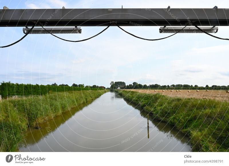 Flethwedder Fluss Kanal Schöpfwerk Deich Felder Wiesen Bäume Wasser Altendeich Marsch Hochwasserschutz Kabel Stahlträger Landwirtschaft Wasserwirtschaft