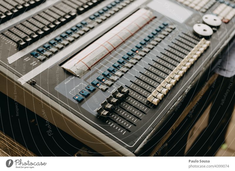 Soundmixer-Tastatur Keyboard Klang Tontechnik live Konzert musizieren Musikinstrument Entertainment Musiker Musikanlage mischen Musikmischpult