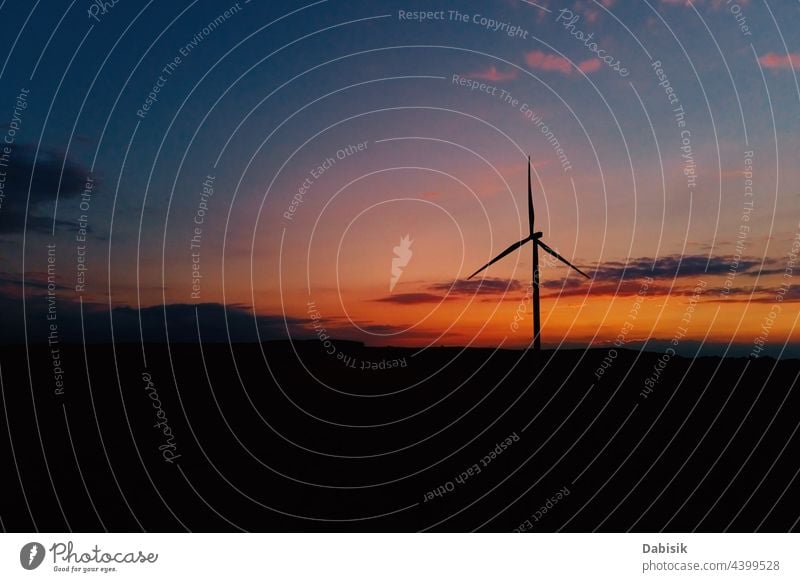 Windmühlen-Silhouette bei Sonnenuntergang am Himmel. Energie Erzeuger Turbine Technik & Technologie Erwärmung Propeller nachhaltig Landschaft Öko elektrisch