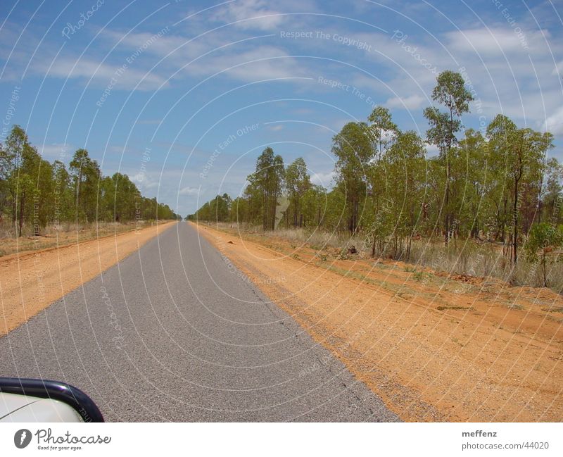long long long long road Australien Outback Einsamkeit leer geradeaus Verkehr Linie Straße trist