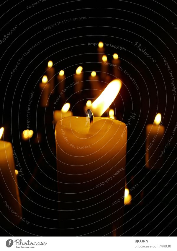 candela #3 Kerze dunkel Licht Wachs schwarz Trauer Gebet Dinge Kerzendocht Lichterscheinung mehrere hell Brand Flamme