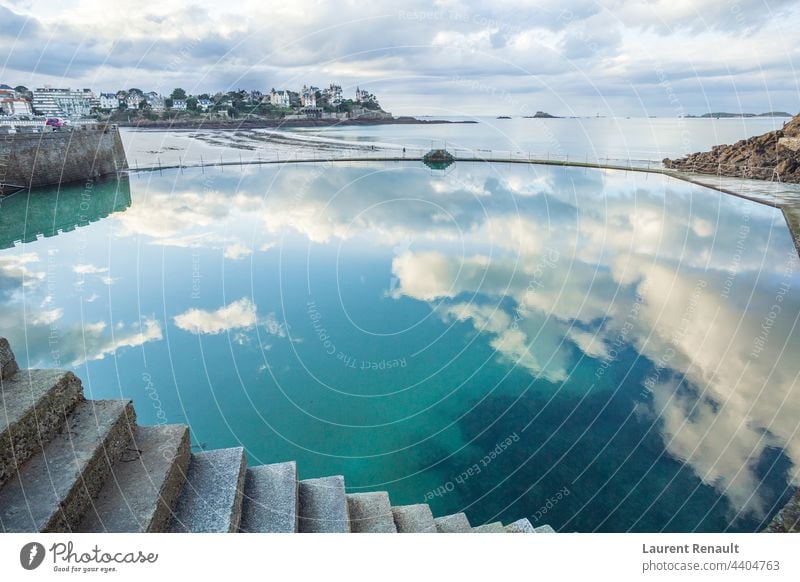 Blick vom Schwimmbad in Dinard Strand bretagne Bretagne Küste dinard Landschaft Pool MEER Schwimmsport Tourismus reisen