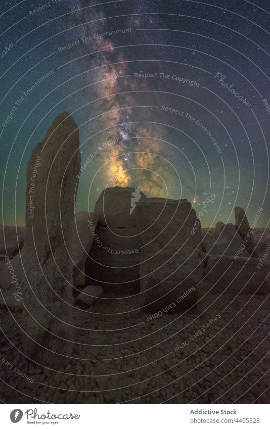 Megalithische Monumente unter Sternenhimmel mit Milchstraße Stonehenge Denkmal megalithisch Milchstrasse Himmel sternenklar Astronomie Galaxie Natur