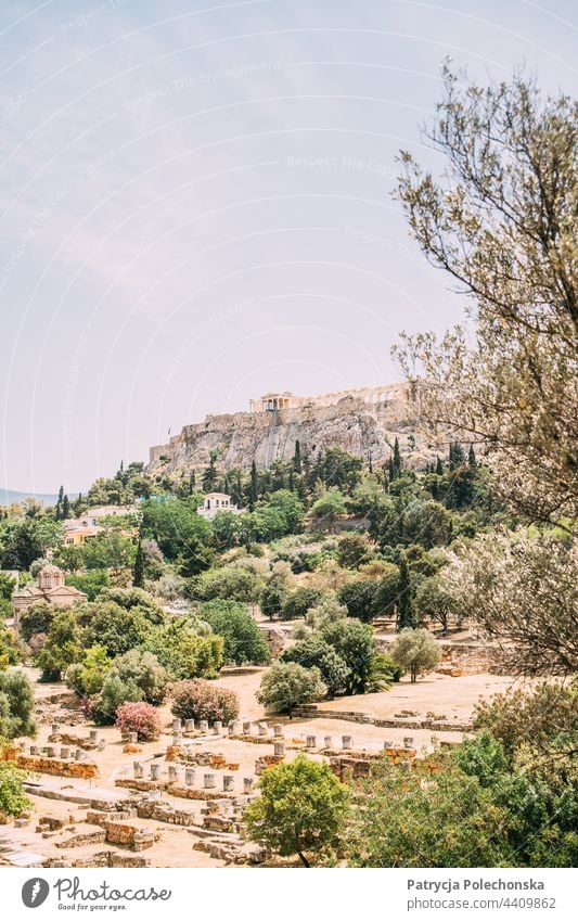 Ein Blick auf die historische Stätte der Akropolis in Athen, Griechenland Landschaft antik Hügel Sommer