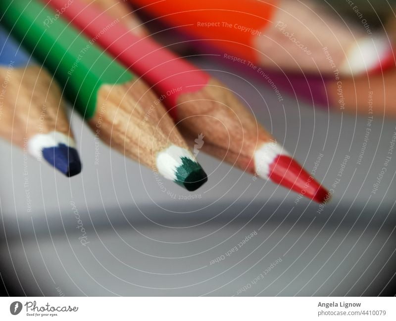 Buntstifte kreativ nutzen Mienen Kreativität zeichnen Schreibwaren Schreibstift Farbfoto Freizeit & Hobby Schule mehrfarbig bunt Farbe Nahaufnahme malen