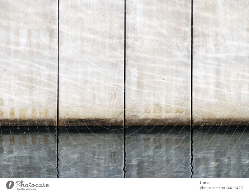Lebenslinien #148 mauer wand ruhig schönes wetter sonnenlicht spiegelung hafenbecken beton silhouette wasser parallel oberfläche wasserkante
