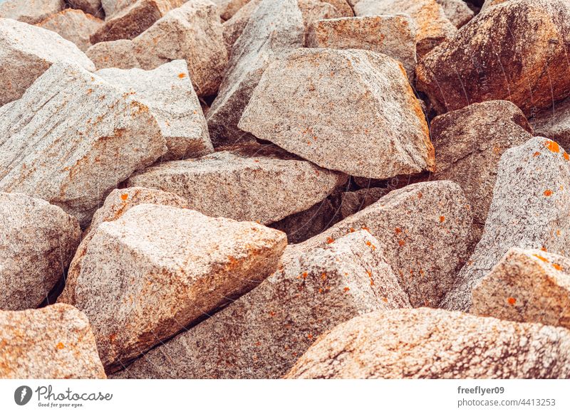 große Granitsteine aufgetürmt Steine Textur Textfreiraum Bergbau Mine Sammlung Tapete Felsen Stücke künstlich Wellenbrecher Uferdamm Pause Haufen Horizont