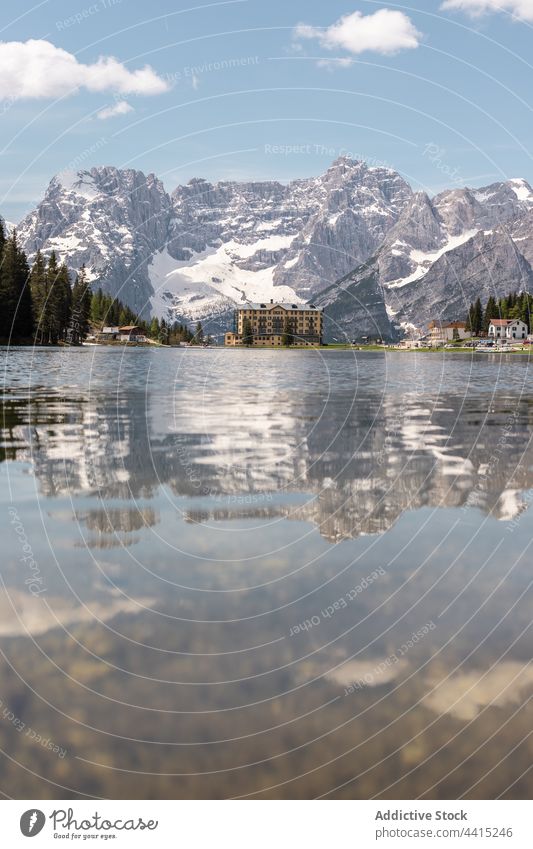 Kulisse eines klaren Sees in den Bergen Berge u. Gebirge Landschaft übersichtlich durchsichtig Wasser Teich Windstille Hochland sonnig Misurina Dolomit Alpen