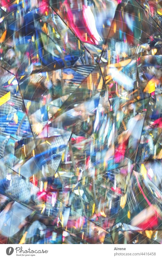 Ordnung im Chaos |Einführung in die Trigonometrie Spiegel Glas bunt Dreiecke Spiegelung farbig farbenfroh Vervielfältigung Reflexion & Spiegelung Vexierspiel