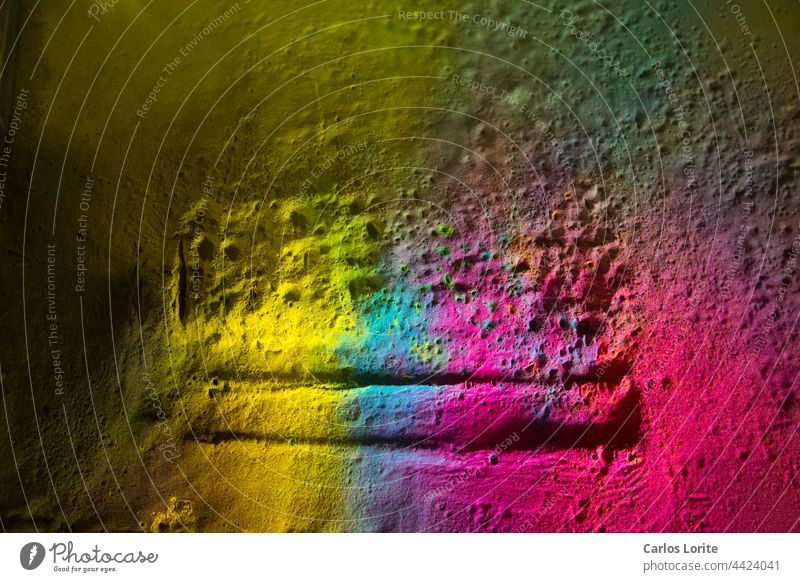 Abstrakte Ansicht mit Grundfarbpigmenten, Magenta, Gelb und Cyan Pigmente Farben gelb zyan magenta Pulver abstrakt Kunst Formen Krater Hügel Ansichten Tusche