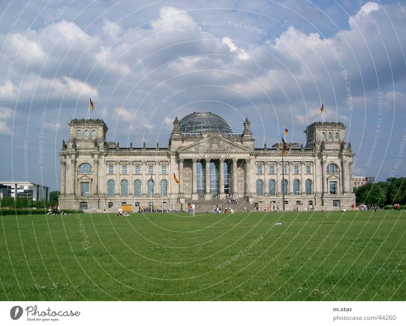 Der Reichstag Politik & Staat Regierungssitz Wiese Wolken historisch Houses of Parliament Deutscher Bundestag Berlin Deutschland Architektur