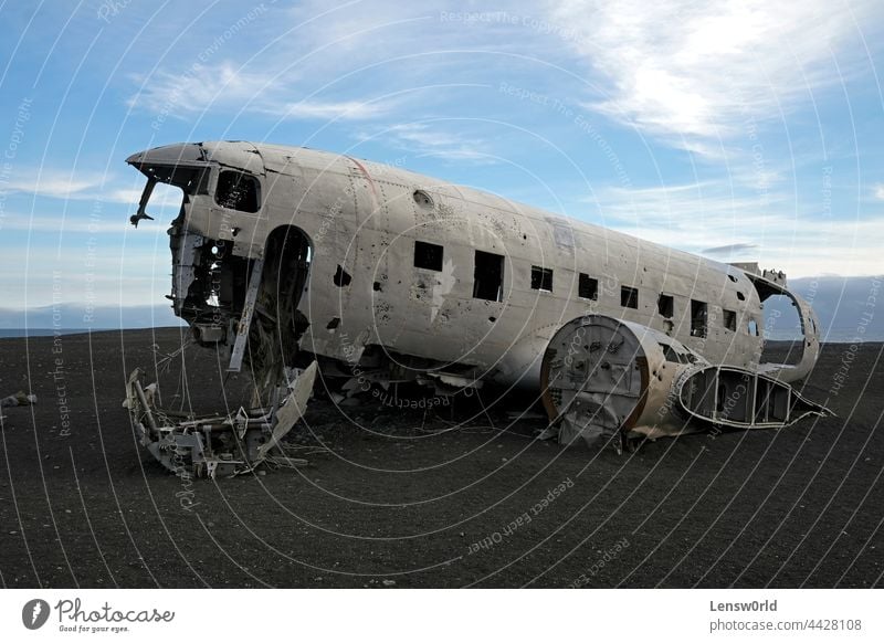 Verlassenes Flugzeugwrack in Solheimasandur, Island Unfall Fluggerät Luftverkehr gebrochen Cockpit Absturz Schaden isländisch Metall Militär alt Ebene
