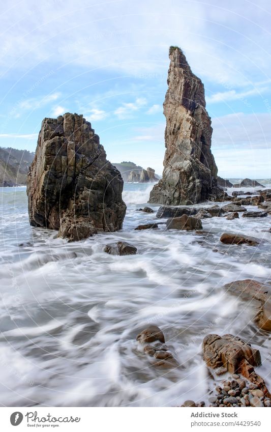 Felsformationen und welliges Meer MEER Felsen Formation winken Küste Strand Stiller Strand Natur Landschaft Meereslandschaft Ufer Spanien Playa del Silencio