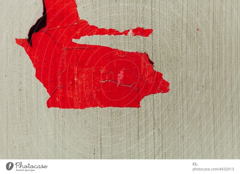 rote gefahr Wand Putz grau Verfall Textur abblättern alt Vergänglichkeit kaputt verfallen Strukturen & Formen Fassade Wandel & Veränderung Zahn der Zeit
