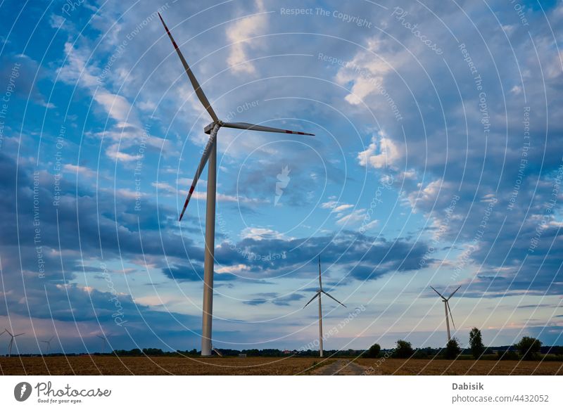 Windkraftanlage auf dem Feld Energie Erzeuger Turbine Windmühle Technik & Technologie Propeller nachhaltig Landschaft Öko elektrisch Konzept Industrie Klinge