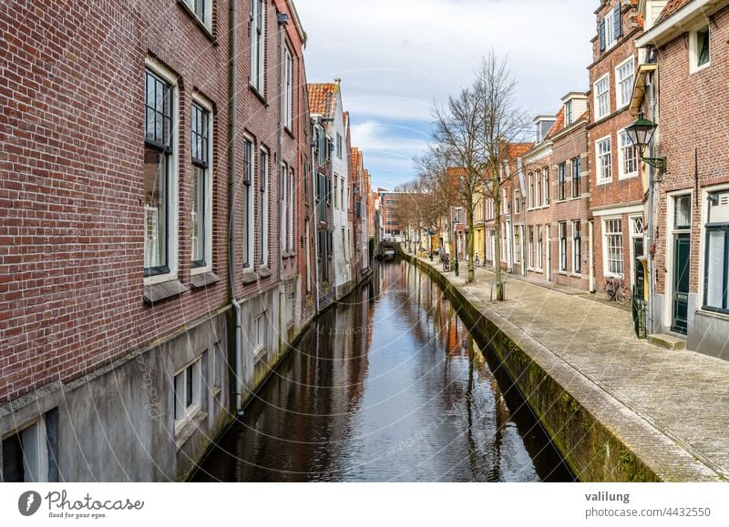 Stadtbild von Alkmaar, die Niederlande holländisch Europa Architektur Kanal Großstadt Fassade Landschaft im Freien Reflexion & Spiegelung Fluss traditionell