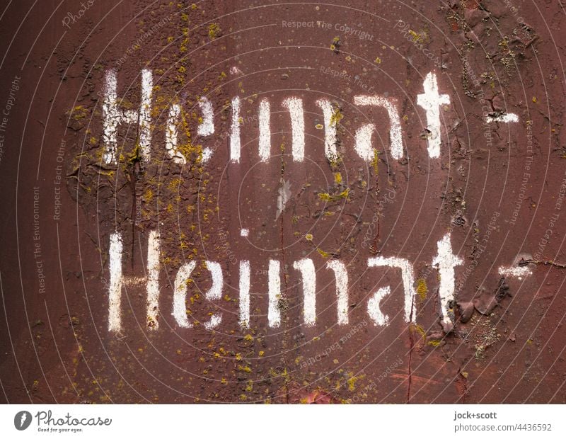 Heimat - Heimat - Wort Typographie Hintergrund neutral Oberfläche Schriftzeichen Schilder & Markierungen Schablonenschrift Zahn der Zeit verwittert