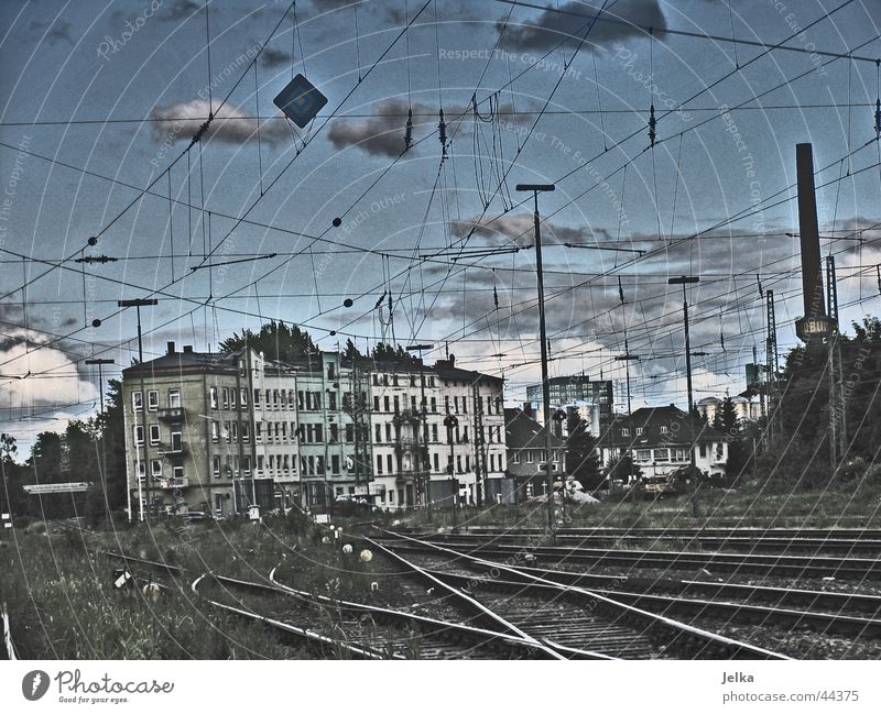 Getto Industrie Wolken Eisenbahn Gleise Armut Ghetto Industriekultur Farbfoto