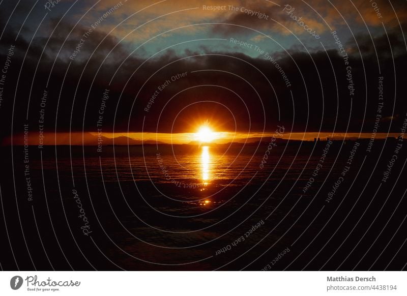 Sonnenaufgang auf Island Sonnenaufgang - Morgendämmerung Sonnenlicht Wolken Himmel Natur Naturliebe