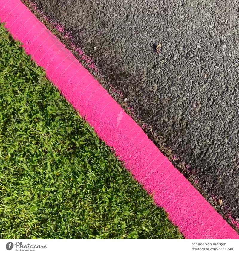 Line up Straße Pink Rasen Weg Vorsicht Kante markierung richtung zeichen links linie fahrbahnmarkierung ecke