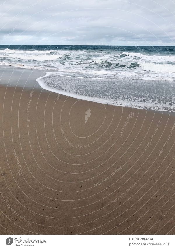 Meereswellen und der Strand Wellen Wellenschlag Indischer Ozean West Australien Lifestyle schöner Tag Wasser Küste Sand Sandstrand Außenaufnahme Natur Himmel
