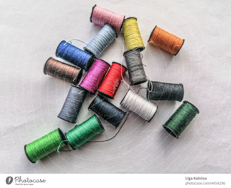 Fäden Faser Schnur Nähgarn Handwerk Handarbeit Nähen mehrfarbig Freizeit & Hobby Farbe Farbfoto Schneidern