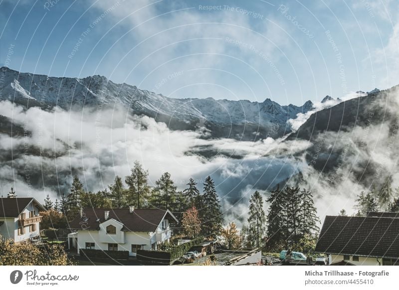 Nebelschwaden in den Alpen / Ladis / Österreich Tirol Ortschaft Häuser Gebäude Berge Berge u. Gebirge Himmel Wolken Ferien & Urlaub & Reisen Tourismus