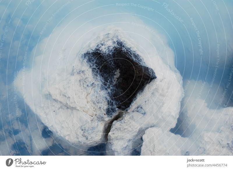 blaue Farbe erzeugt durch Kieselsäure Natur isländisch Geologie natürlich Wasser Gestein Detailaufnahme Hintergrund Oberflächenstruktur Hintergrund neutral