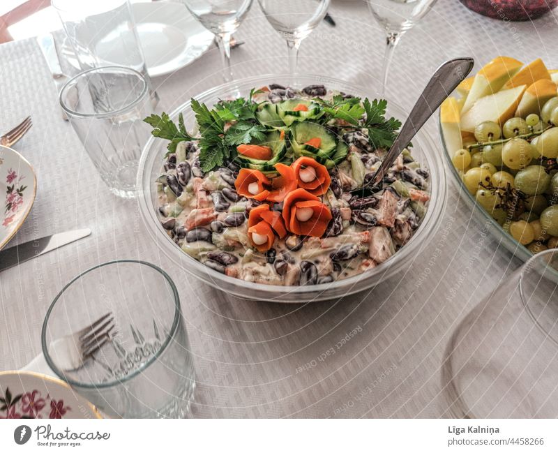 Pikanter Salat oder Vorspeise Salatbeilage herzhaft Lebensmittel Teller Snack lecker Amuse-Gueule Tisch Gemüse festlich Beilage appetitlich Diät gebastelt