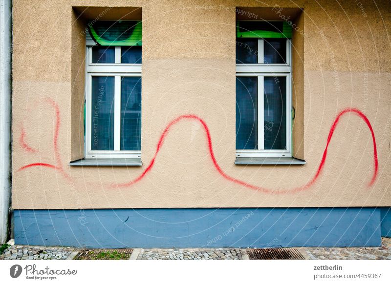Fassade mit roter Linie architektur berlin büro city deutschland hauptstadt haus innenstadt mitte verwaltung wolke altbau hinterhaus hinterhof wohnhaus wand