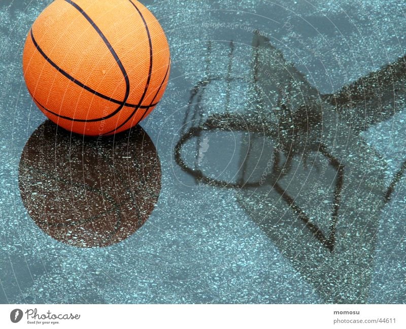regenunterbrechung Korb Spielen Freizeit & Hobby Asphalt Sport Basketball Ball Regen Wasser