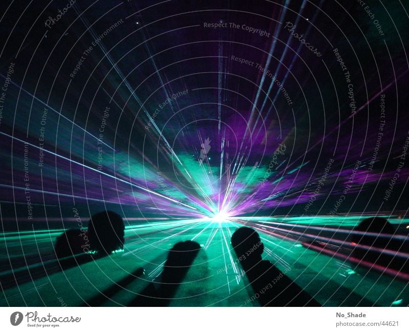 Light-Amplification-by-Stimulated-Emission-of-Radi Licht Laser Lasershow Party Disco obskur Lichterscheinung Partystimmung Partygast