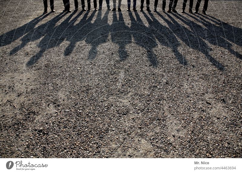 12 Mann Schatten Schattenspiel Silhouette zusammengehörig Menschengruppe Freundschaft Familientreffen Großfamilie Licht und Schatten Familie & Verwandtschaft