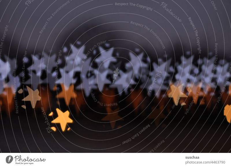 streifenartiges gebilde aus sternen (bokeh) Bokeh Sterne Sternenbokeh leuchtend abstrakt dunkler Hintergrund Lichter Unschärfe Dekoration & Verzierung