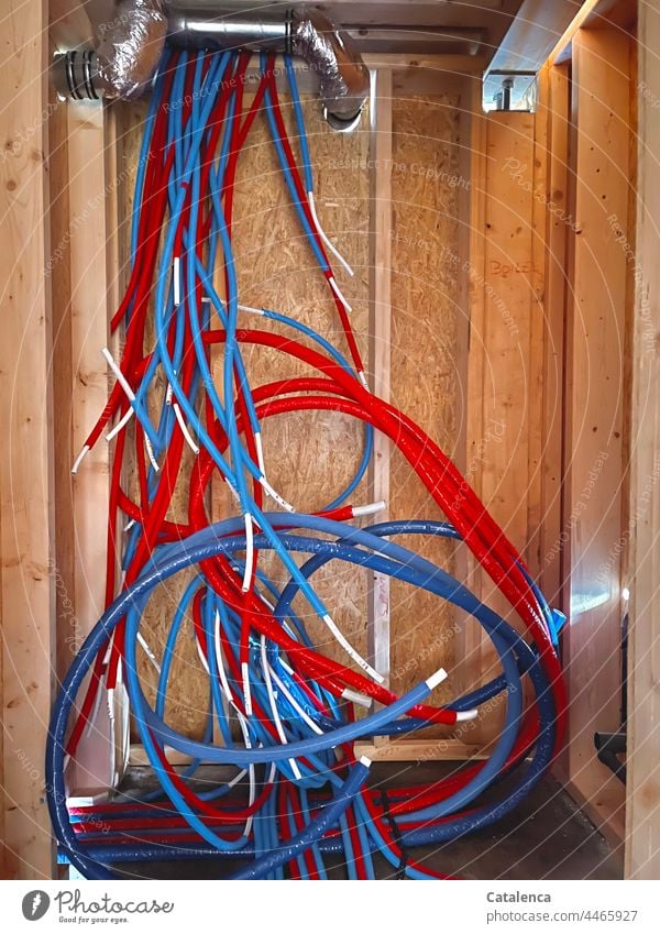 Wasserleitungen im Neubau - ein lizenzfreies Stock Foto von Photocase